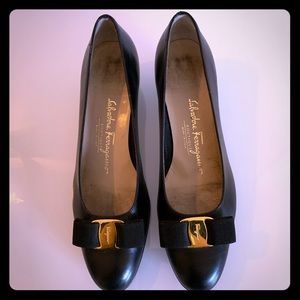 Salvatore Ferragamo black leather shoes size 9B